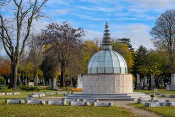 Obraz premium Buddhistischer Stupa auf dem Wiener Zentralfriedhof