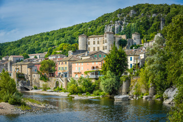 Gorges de l'Ard&egrave;che village de Vog&uuml;e
