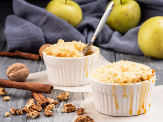 Small apple pies in a cocotte.