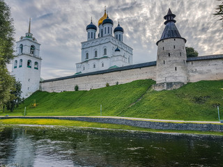 Fototapeta na wymiar Pskov Kremlin