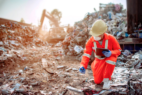 Officers Who Dress Tightly And Meet Work Standards Inspecting Large Waste For Sorting Before Being Recycled