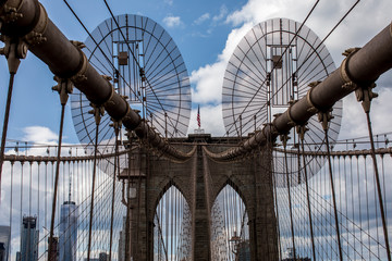 Naklejka premium Brooklyn Bridge en simetría
