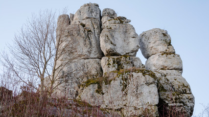 skały na wzniesieniu © Mariusz Sowula