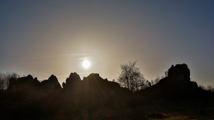 kontur skał o wschodzie słońca © Mariusz Sowula