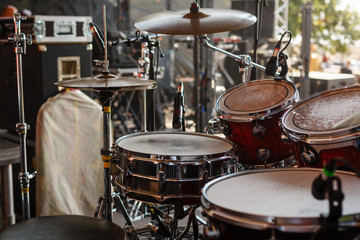 Obraz na płótnie Canvas drums-set with sticks on snare-drums
