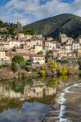 Fototapeta na wymiar Vue du village de Roquebrun en Occitanie - Herault - France