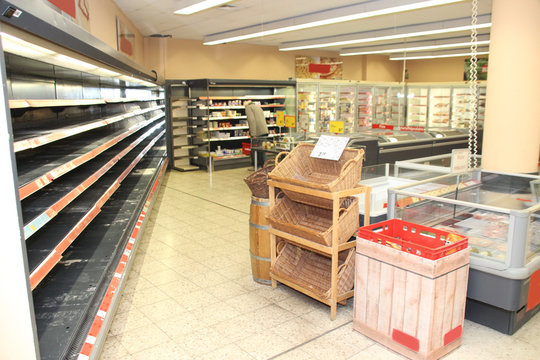 Einkaufen im Supermarkt - Epidemie bei Coronavirus
