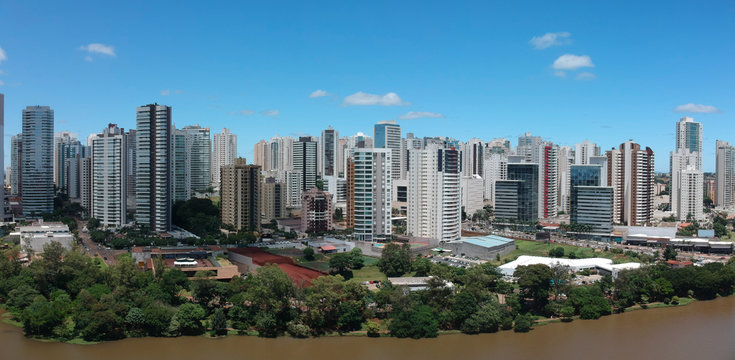 Vista a&eacute;rea de Londrina e o lago Igap&oacute;, Paran&aacute;, Brasil