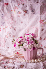 ピンクの花　ナデシコのガーリー背景