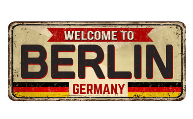 Fototapeta premium Welcome to Berlin vintage rusty metal sign