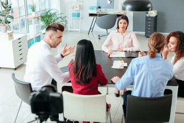 Obraz premium Human resources commission interviewing woman in office