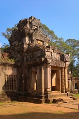 Obraz premium Eastern gate of Ta Keo temple, an ancient khmer temple from the 10th century located in the Angkor complex near Siem Reap, Cambodia.