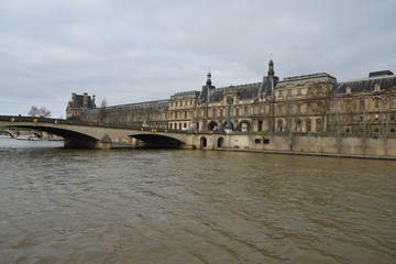 Naklejka na ściany i meble La Seine, le pont du Carrousel, le Louvre, Paris, France, Europe.