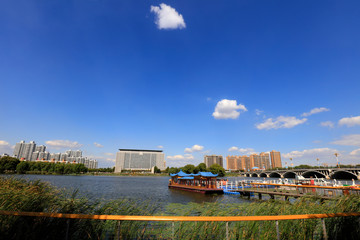 Fototapeta premium Waterfront Park Architectural Scenery, China