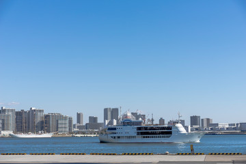 東京芝浦　日の出埠頭から望む晴海方面の風景