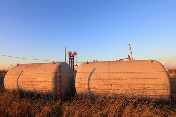Oilfield storage tank