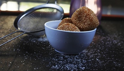 onde-onde cake on dark background