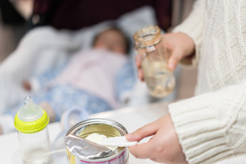 prepairing milk formula for feeding baby	