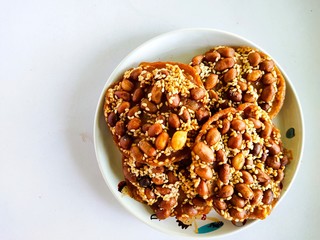 Thai desserts that have flour and then fried into sheets.