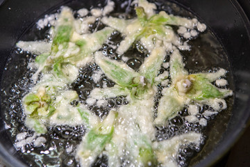 ふきのとう 蕗の薹 天ぷら 揚げる