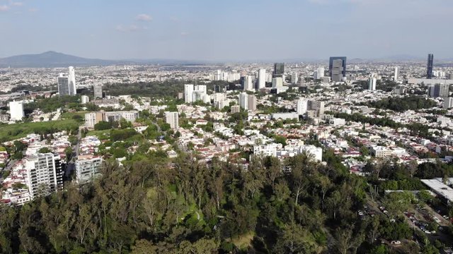 Drone shot over parque Colomos. (Guadalajara, Jalisco, M&eacute;xico)