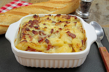 plat de tartiflette au reblochon