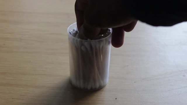 cotton buds to clean ears