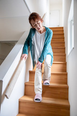 膝が痛い中高年の女性