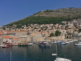 Fototapeta na wymiar harbor in croatia Dubrovnik