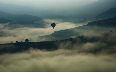 In Mongolfiera sulla nebbia