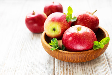 Bowl with red apples