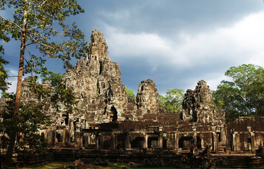Fototapeta na wymiar stone statues of the ancient temple complex of angkor watt in cambodia