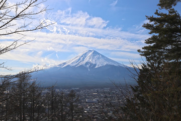 【世界遺産】雪化粧の富士山