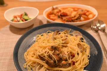 spaghetti with tomato sauce