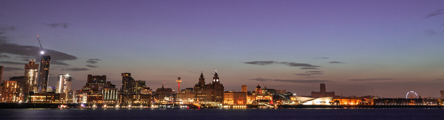 Obraz na płótnie Canvas Iconic Liverpool Skyline