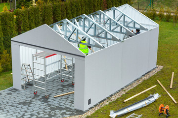 Installation of a new garage with metal elements in the garden