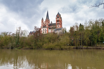 Fototapeta na wymiar Limburg Cathedral seen from across the Lahn River