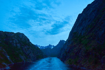 Fototapeta na wymiar beautiful fjord view in lofoten island, norway