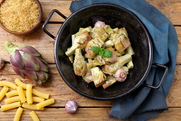 carciofi gastronomia con carciofi pronti da mangiare