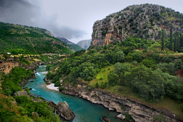 Fototapeta na wymiar Die Moraca-Schlucht im Süden Montenegros