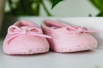 Fototapeta na wymiar Pink babyshoes close up