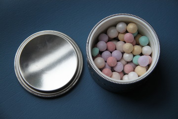 Illuminator make up multicolored balls 