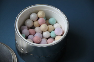 Illuminator make up multicolored balls 