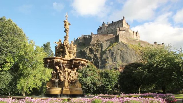 View of Edinburgh, Scotland from Princes Gardens. Water fountain in foreground with Castle behind. cityscape skyline. Stock Video Clip Footage