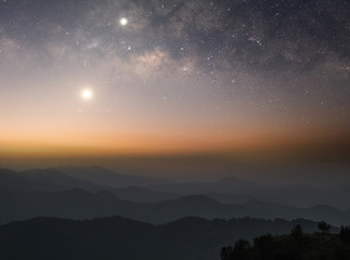 Fototapeta premium The stars and the milky way in the night sky are very beautiful.