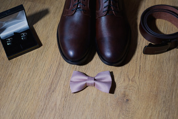 Stylish and beautiful groom accessories for the wedding.
