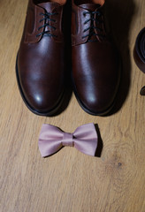 Stylish and beautiful groom accessories for the wedding.