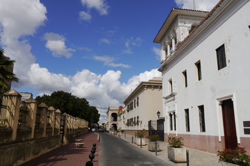 Fototapeta na wymiar Straße Zona Colonial in Santo Domingo