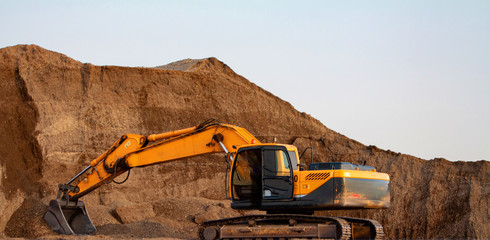 A large iron excavator at the construction site