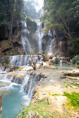 cascade et chute d'eau en asie paysage relaxant pour vacances dépaysantes